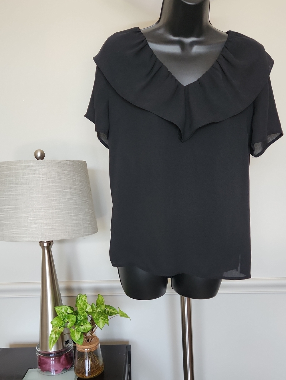 Daniel Rainn Black Ruffle V-Neck Short Sleeve Blouse